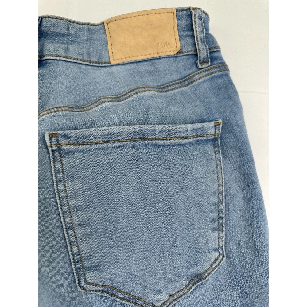 Zara Women's Size 6 Straight‎ Leg Jeans Light Wash Inseam 28.5 Inches